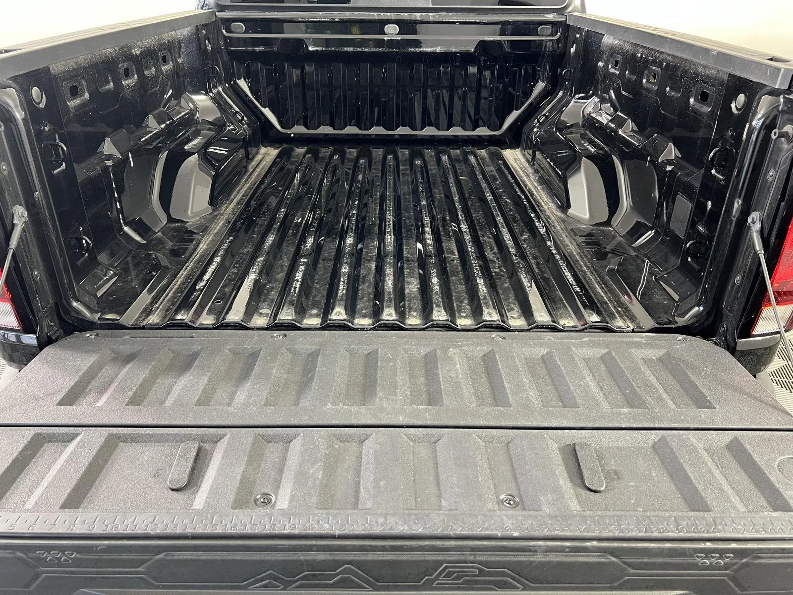 Used 2023 BLACK Chevrolet 4WD LT image 18