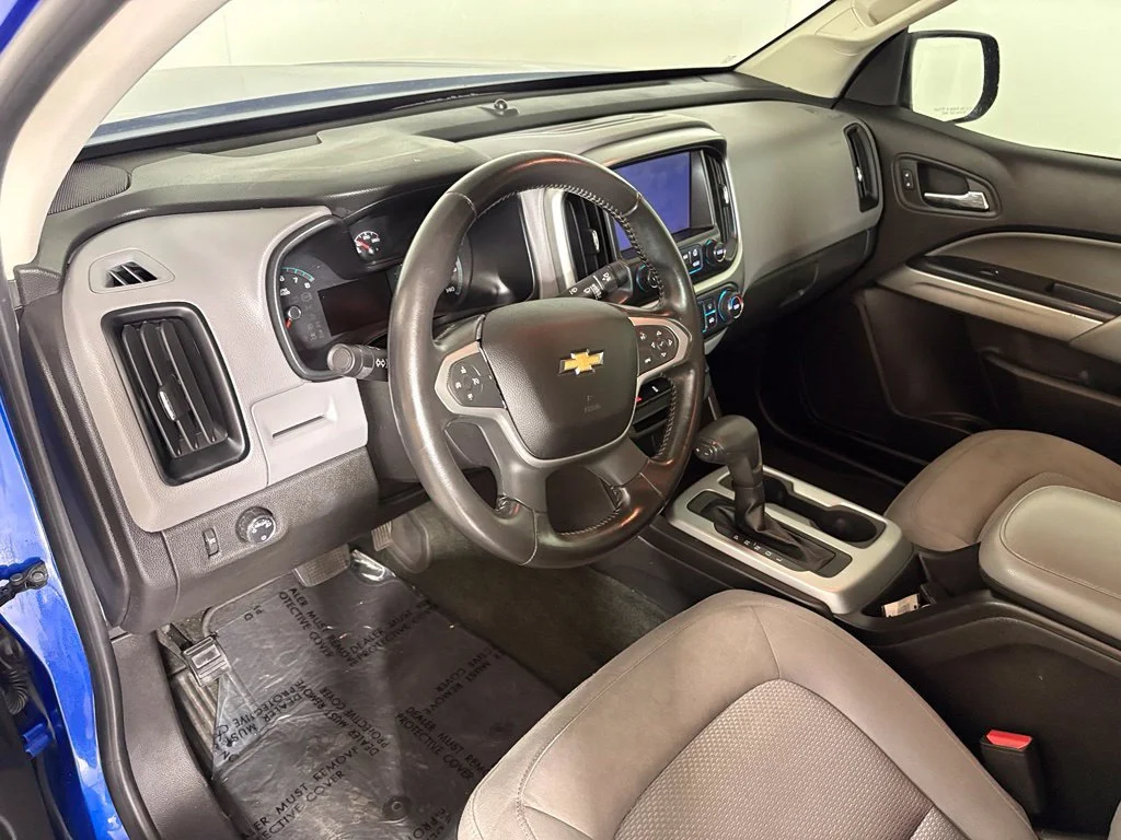 Used 2018 KINETIC BLUE METALLIC Chevrolet 2WD LT image 19