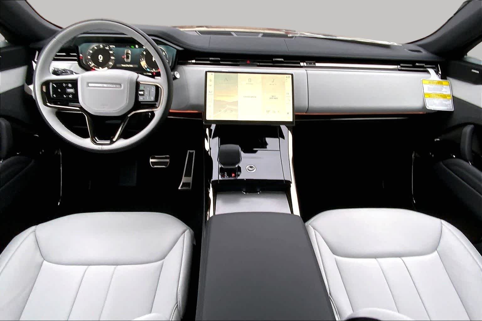 New 2026 Charente Grey Land Rover Dynamic SE image 5