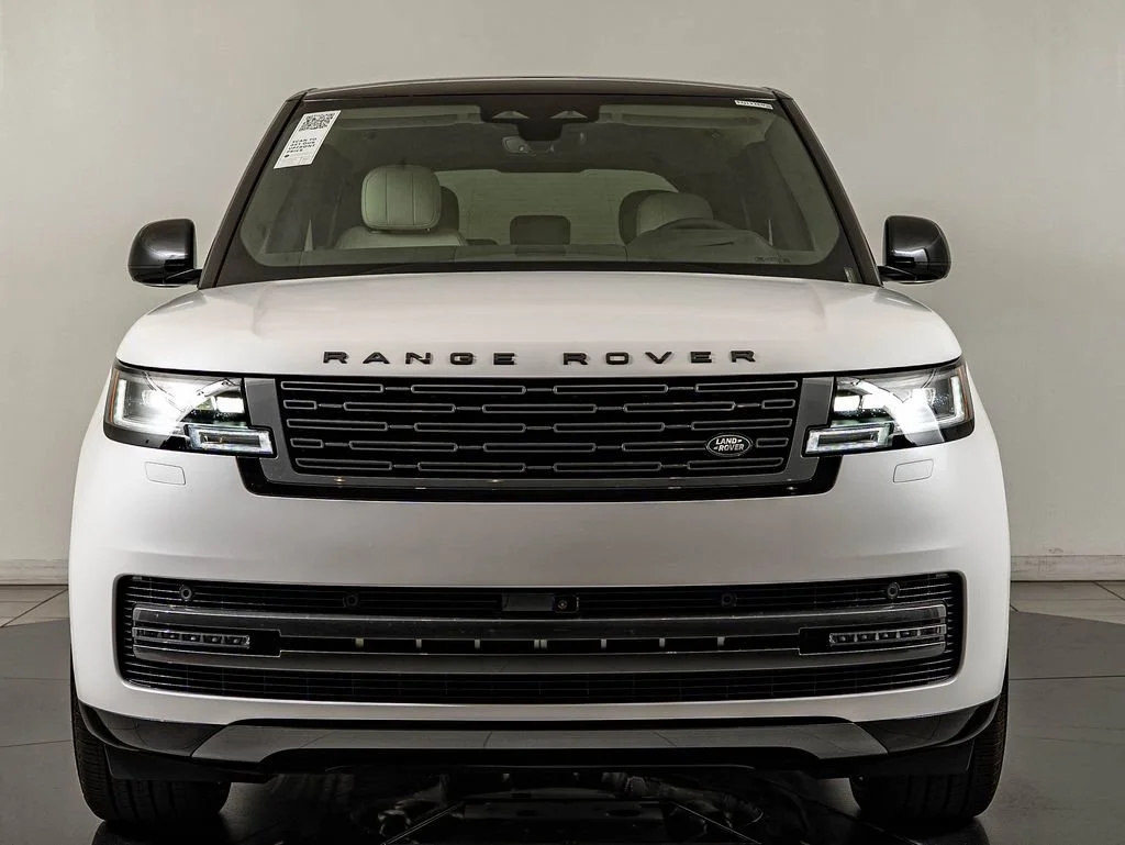 New 2026 Icy White Satin Land Rover SE image 2