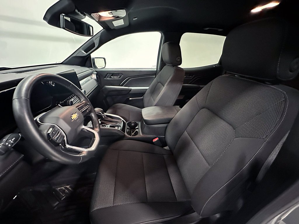 Used 2025 Gray Chevrolet LT image 3
