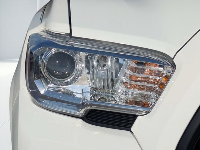 Used 2017 White Toyota SR image 9