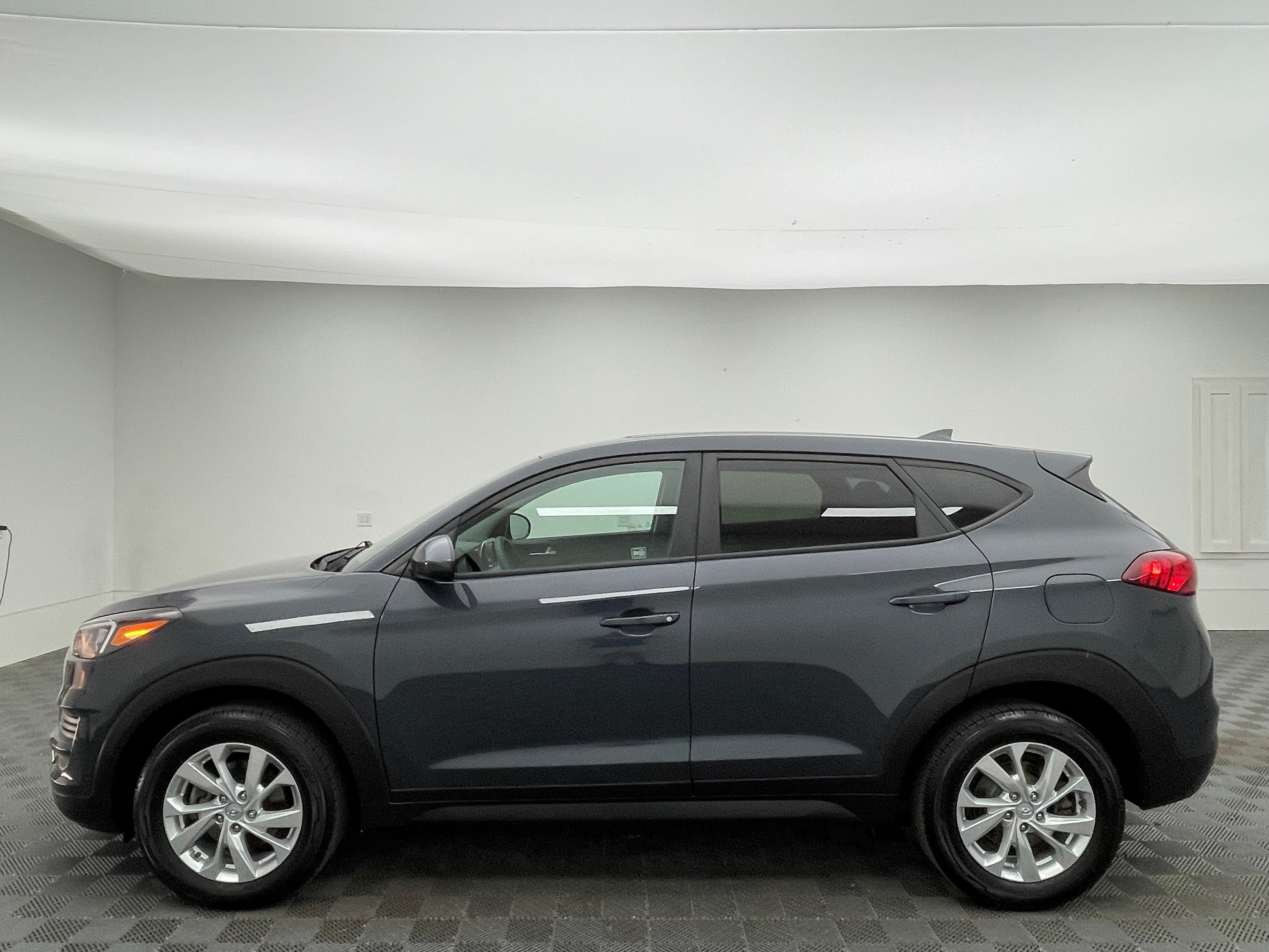 Used 2021 Dusk Blue Hyundai SE image 10