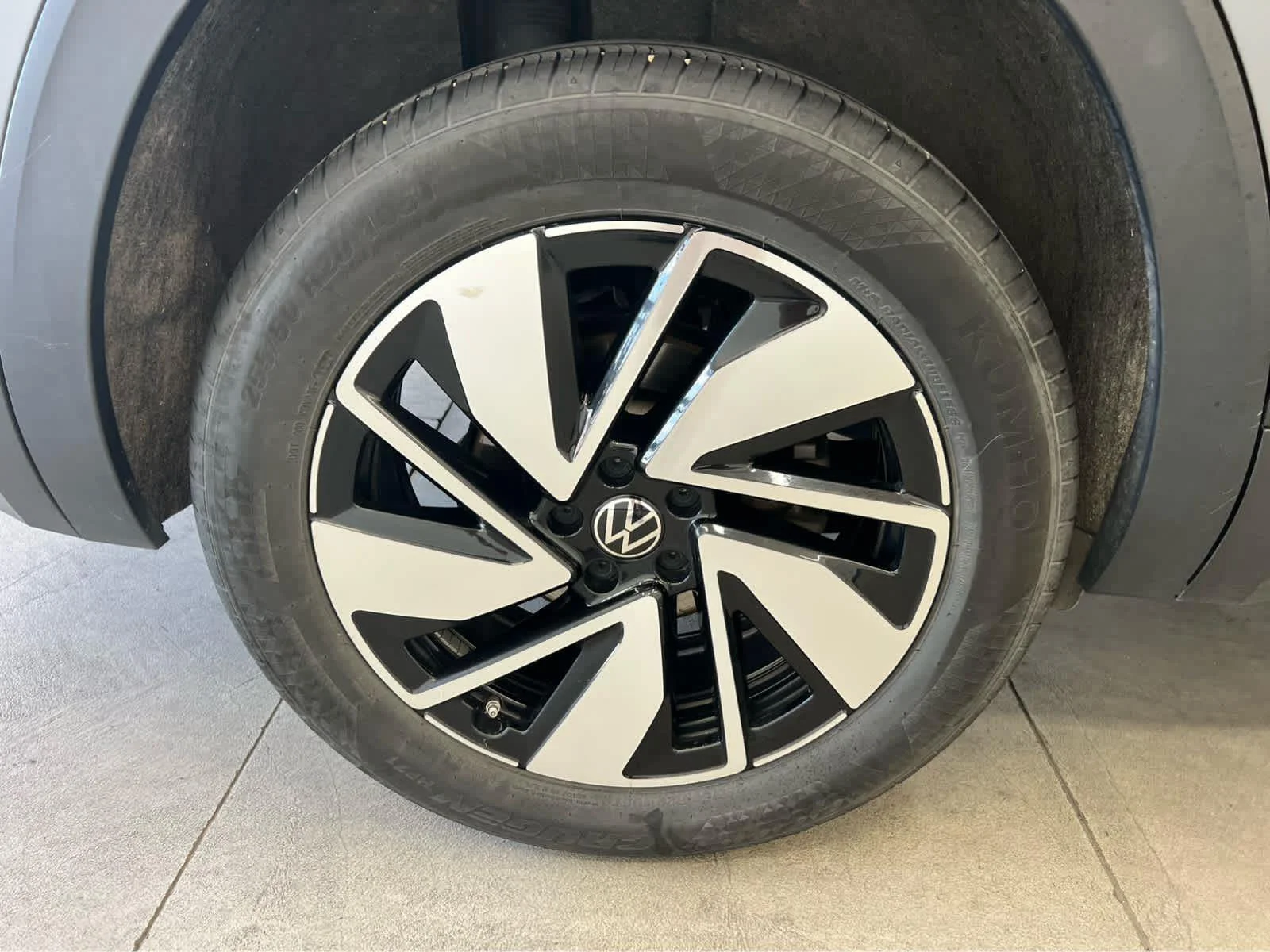 2025 Volkswagen Atlas SE w/Tech - Photo 9