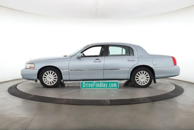 Used 2005 White Lincoln Signature image 9