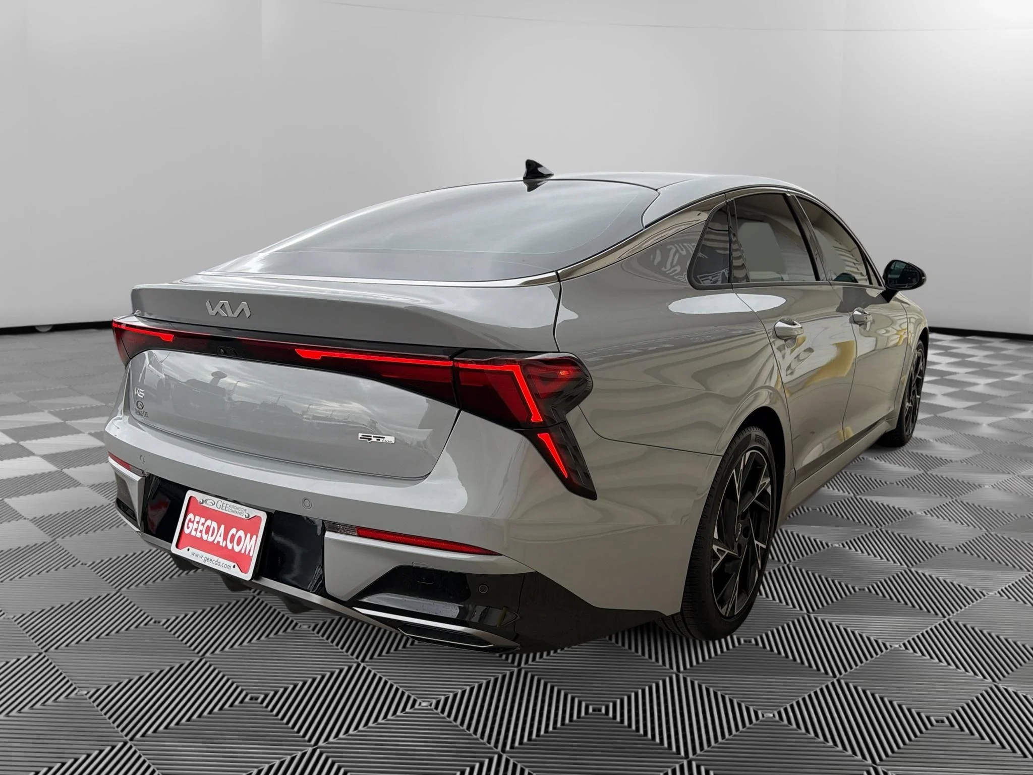Certified Used 2025 Wolf Gray Kia GT-Line image 5