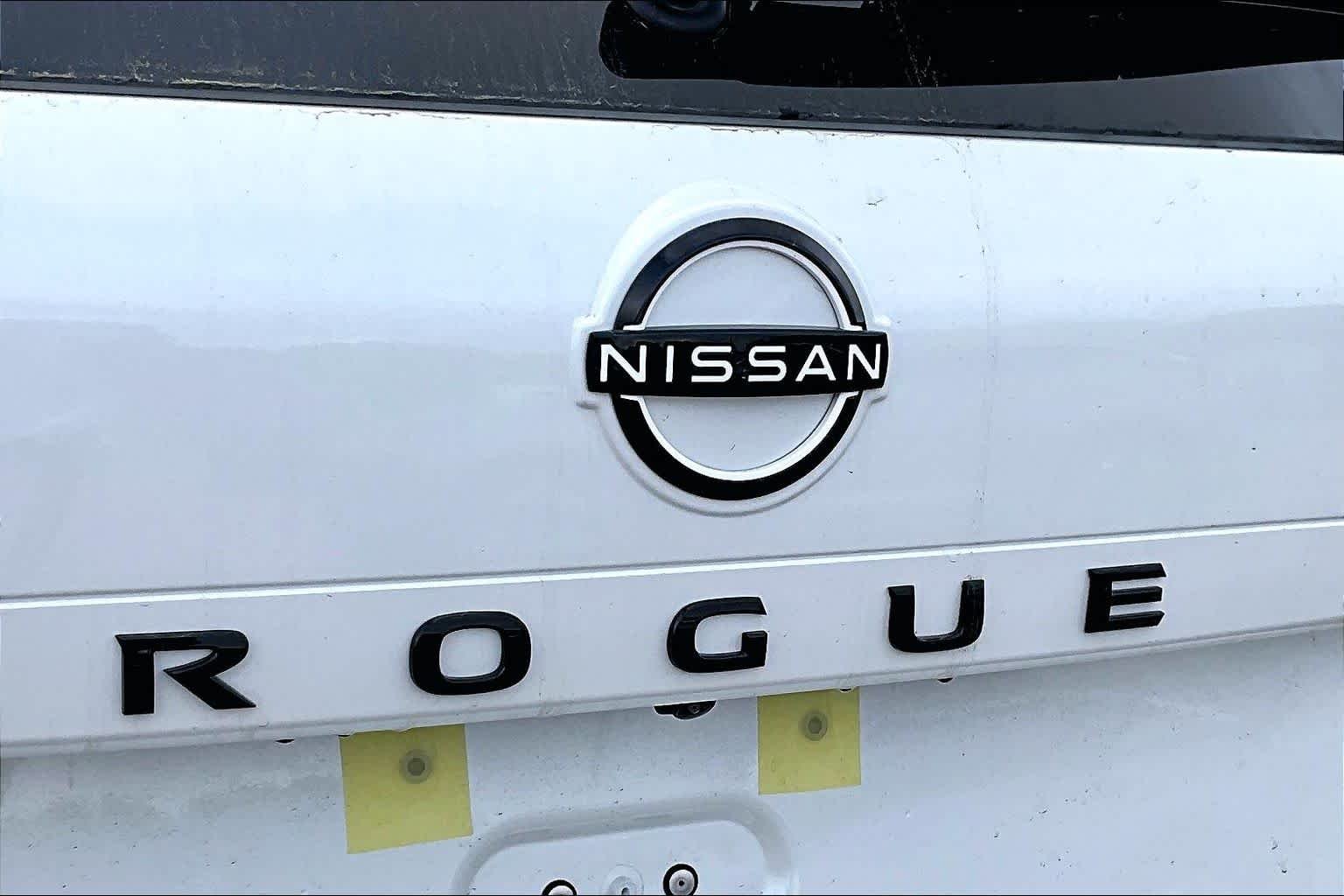 New 2026 Everest White Pearl Tricoat Nissan Dark Armor image 8