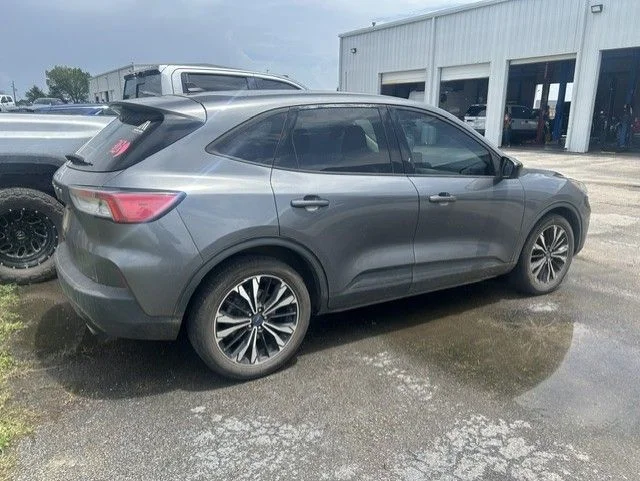 Used 2022 Gray Metallic Ford SE image 3