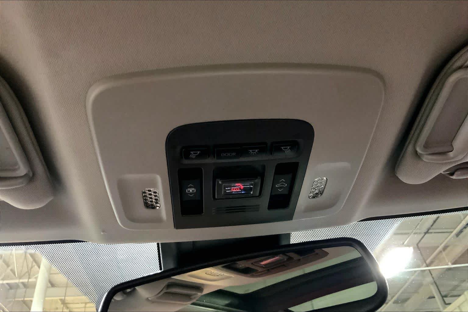 Used 2021 Wind Chill Pearl Toyota XSE image 34