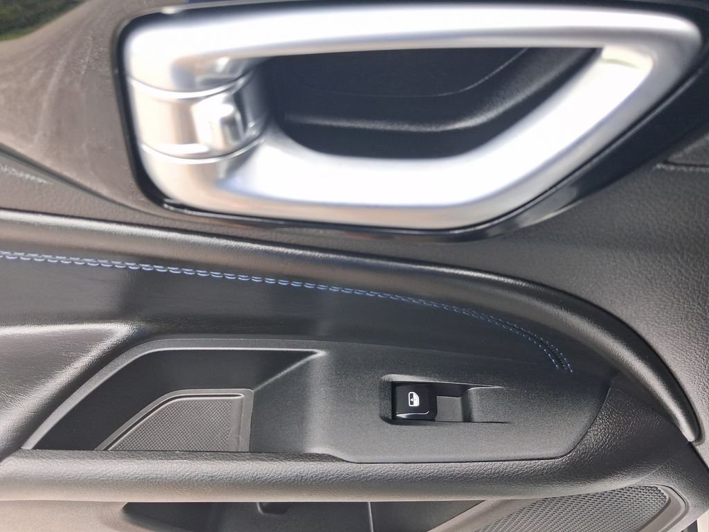 Used 2025 Silver Jeep Latitude image 26
