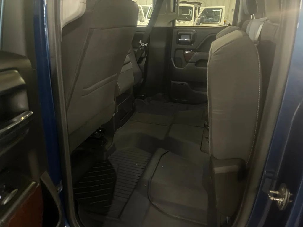 Used 2018 Blue GMC SLE image 27