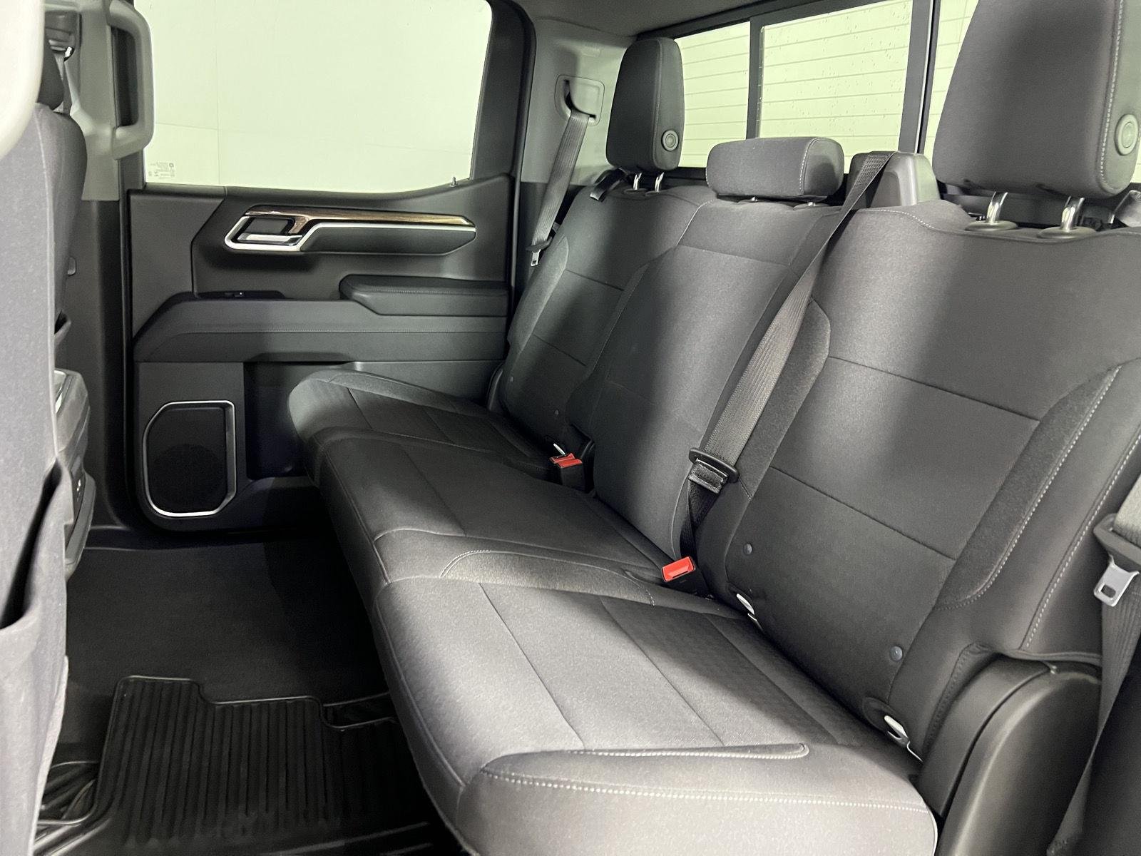 Used 2025 Summit White Chevrolet LT image 4