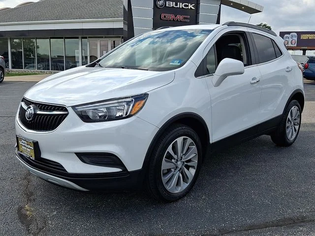 Used 2020 White Buick Preferred image 3