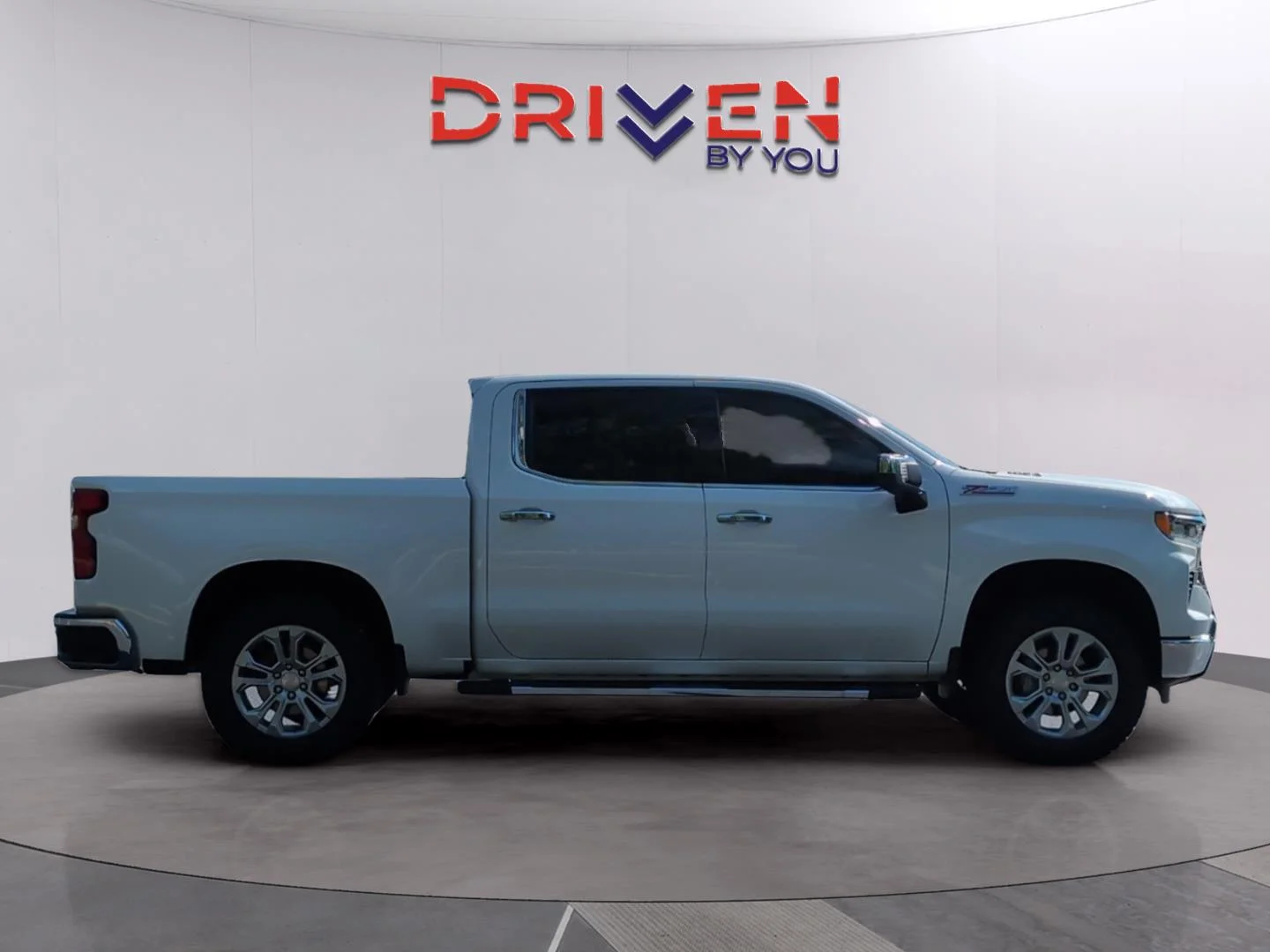 Used 2025 Summit White Chevrolet LTZ image 6