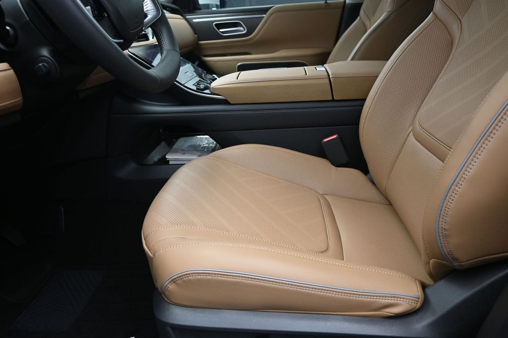 New 2026 BLACK OBSIDIAN INFINITI Luxe 4WD image 13