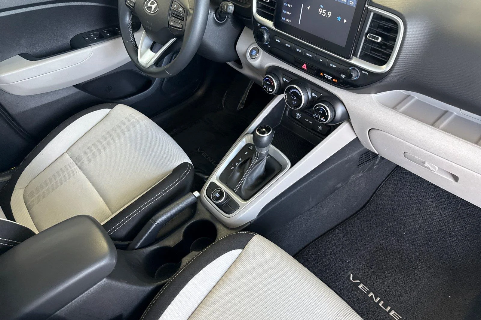 Used 2025 Ecotronic Gray Hyundai SEL image 15