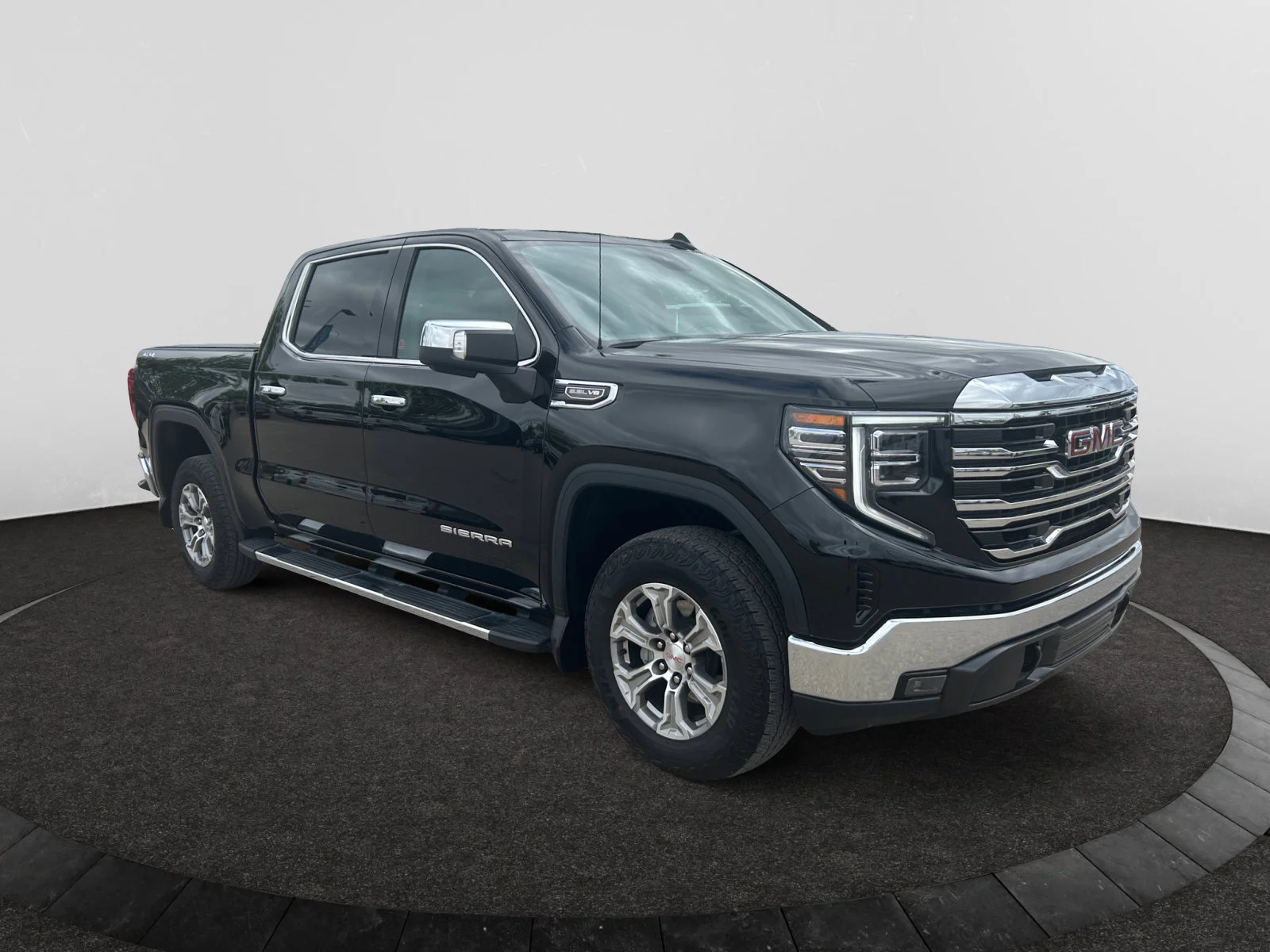 Used 2025 Black GMC SLT Crew Cab image 7