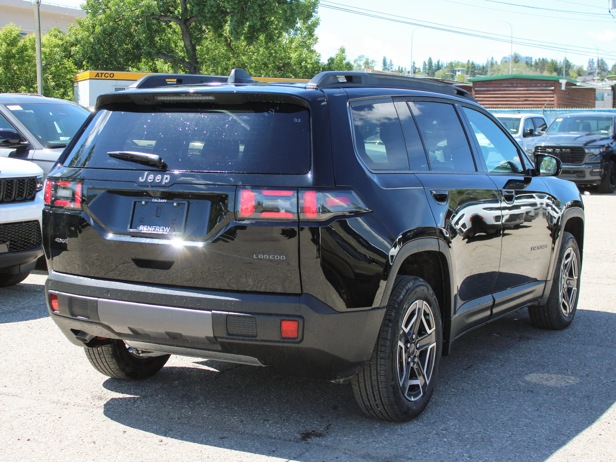 New 2026 Black Jeep Laredo * Hybrid, Remote Start, Heated Seats, Blind-Spot/Cross-Path Detection image 5