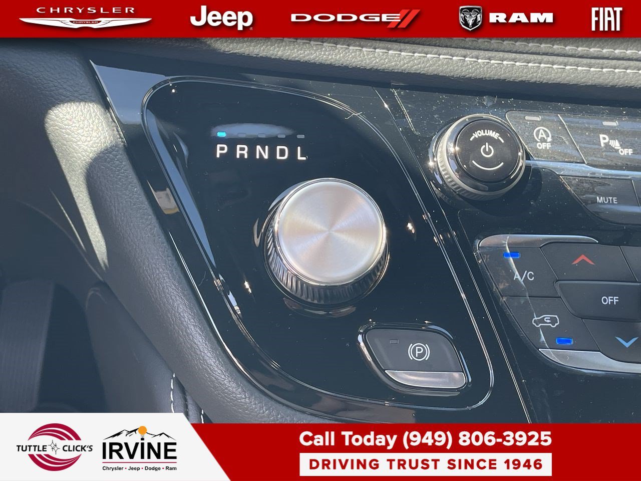 New 2027 Diamond Black Crystal Pearl-Coat Exterior Paint Chrysler Limited image 19