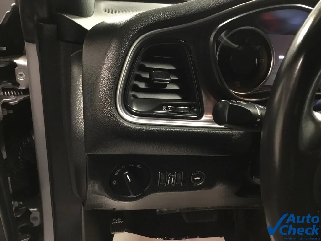 Used 2018 Silver Dodge SXT image 19