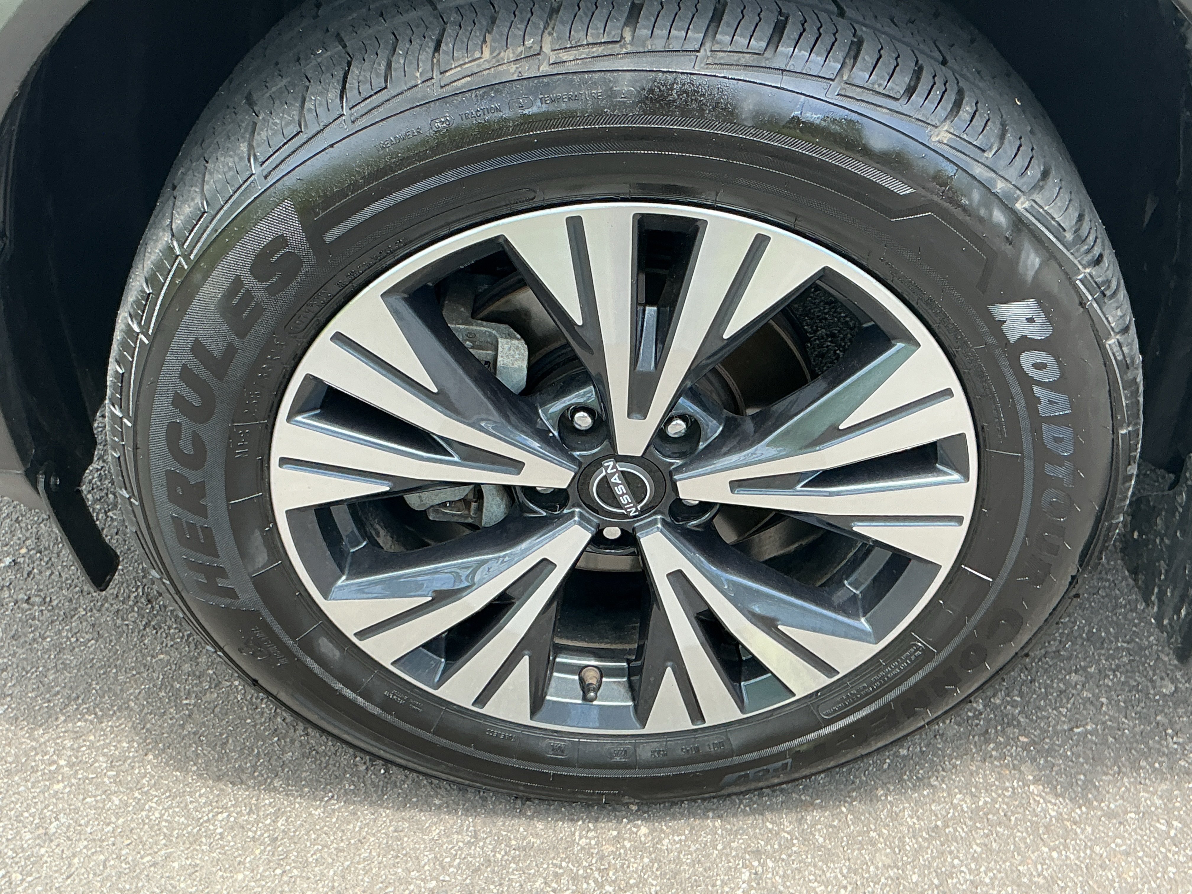Used 2023 Pearl White Tricoat Nissan SV image 7