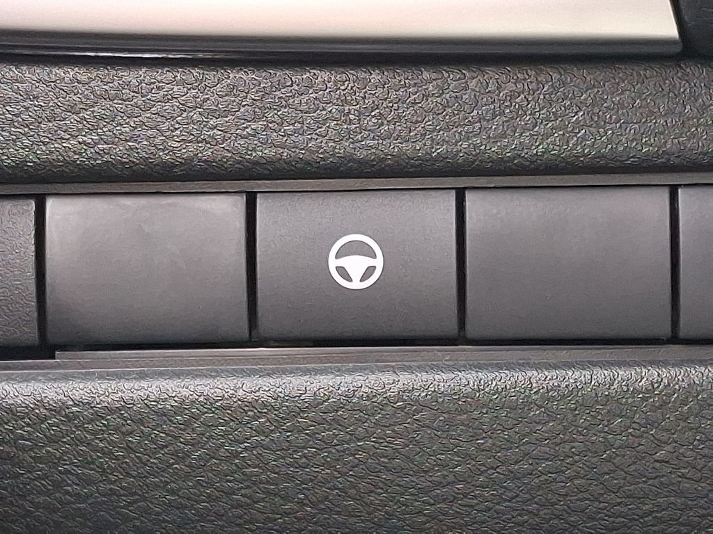 New 2026 Everest White Pearl TriCoat Nissan SV image 17