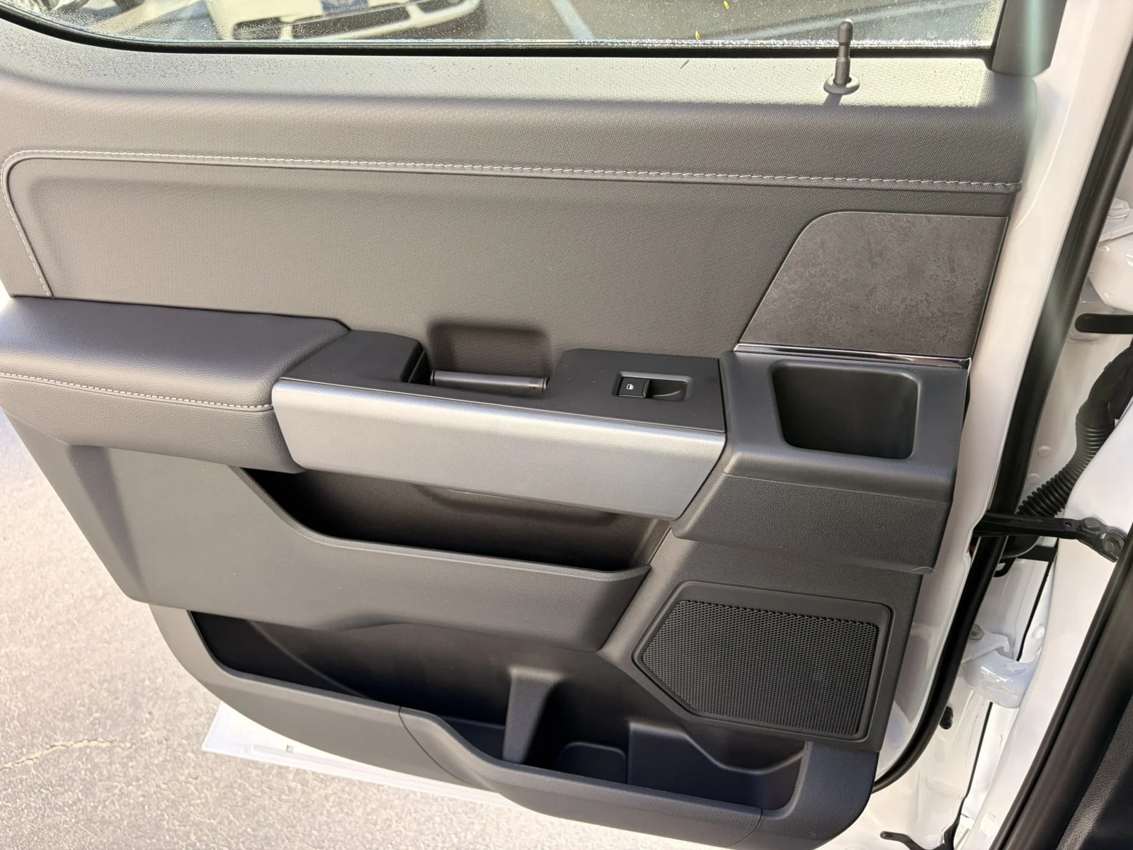 New 2026 Oxford White Ford XLT image 27