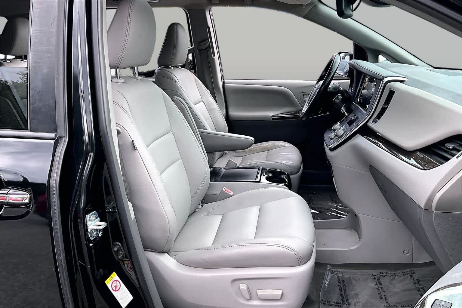 Used 2018 Midnight Black Metallic Toyota XLE image 8