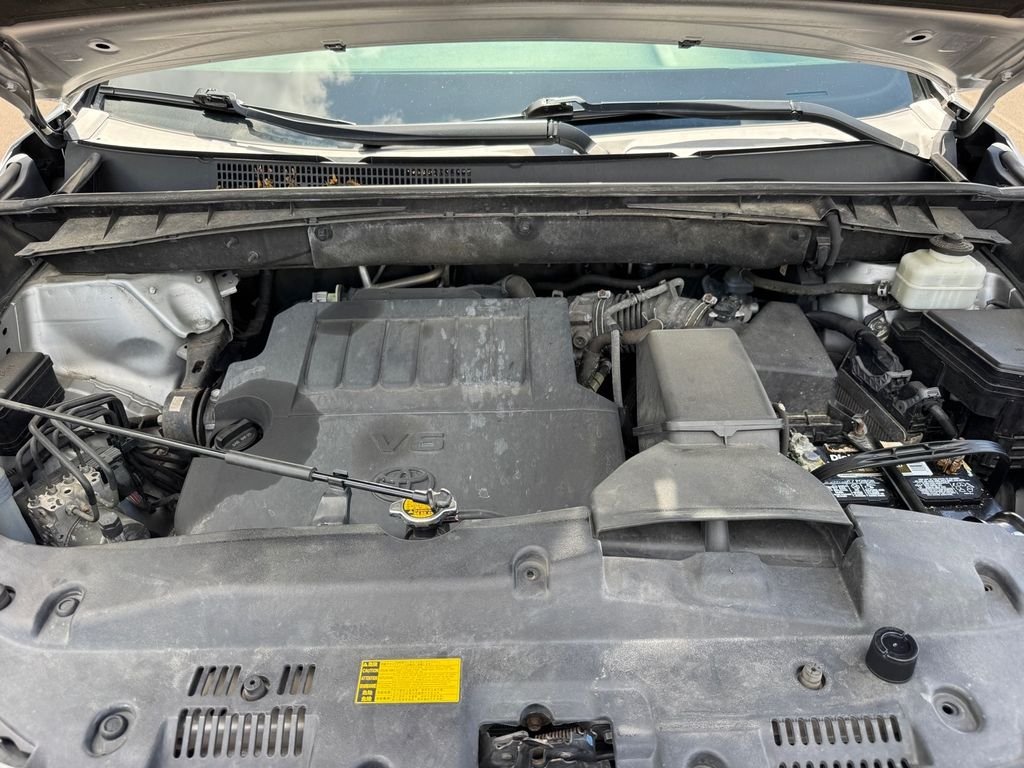 Used 2014 Silver Toyota LE Plus V6 image 14