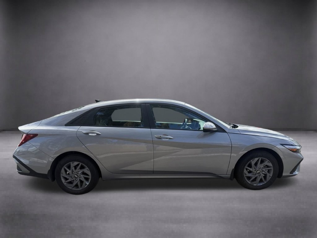 Used 2026 Silver Hyundai Blue image 15