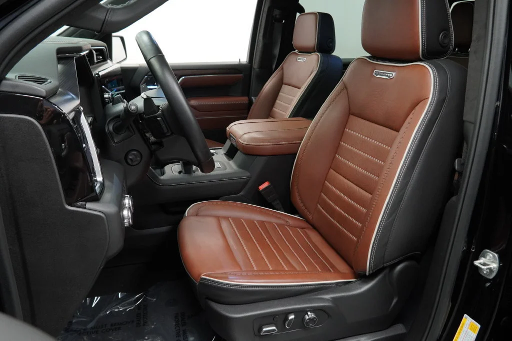 Used 2025 Onyx Black GMC Denali Ultimate image 4