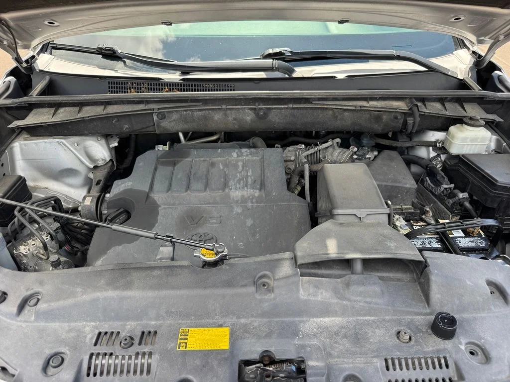 Used 2014 Silver Toyota LE Plus V6 image 14