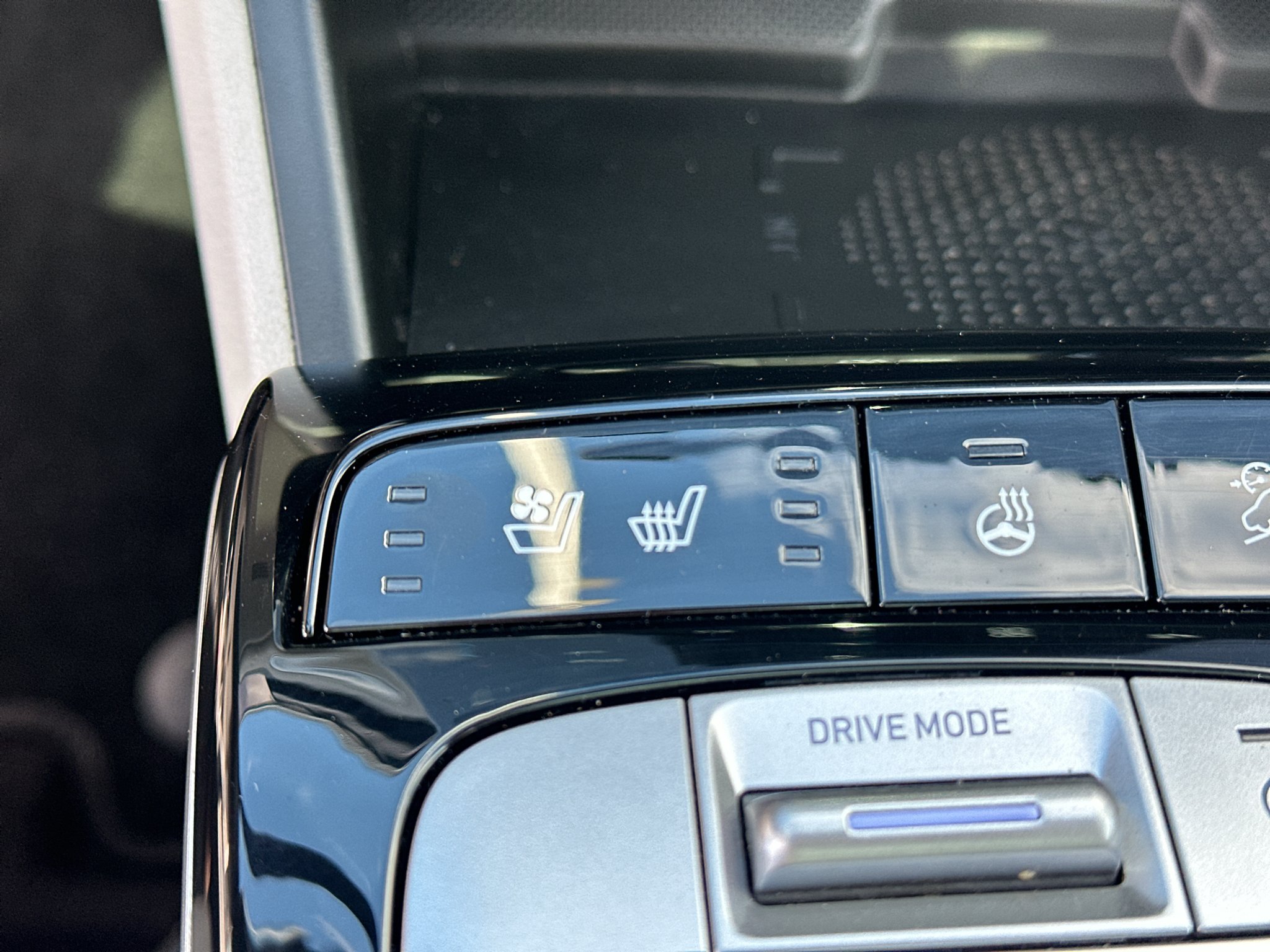 Used 2022 Shimmering Silver Hyundai Limited image 27