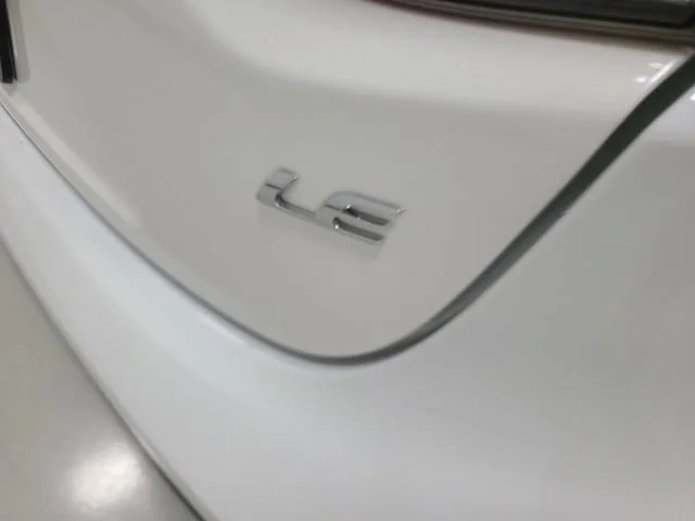 Used 2022 White Toyota LE image 9