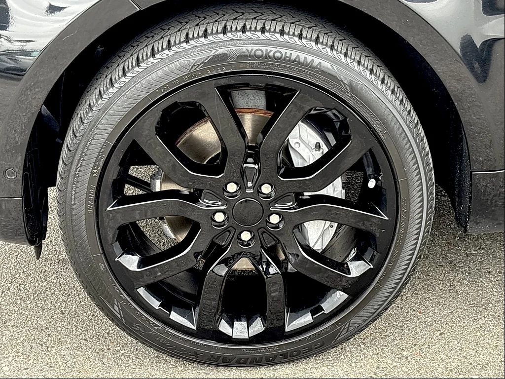 Used 2022 Santorini Black Metallic Land Rover HSE Silver Edition image 29