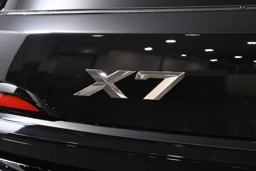 Used 2027 Black Sapphire Metallic BMW xDrive40i image 41