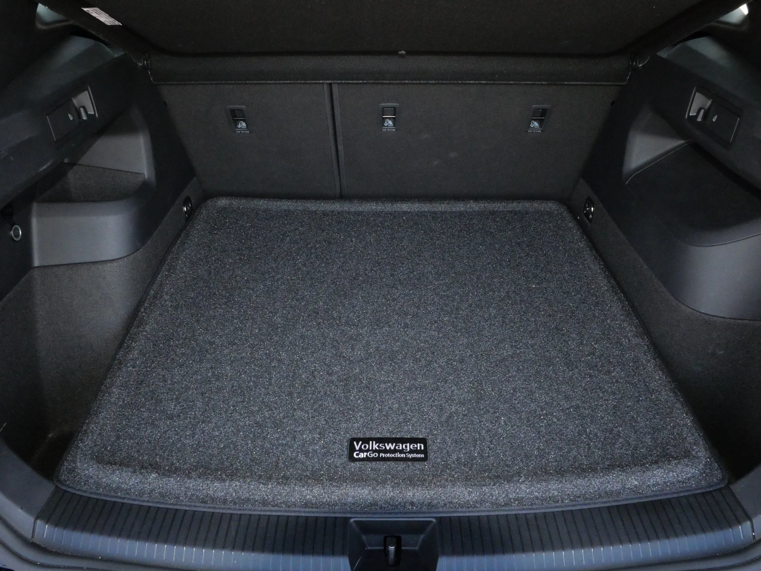 Used 2025 Deep Black Pearl Volkswagen SEL R-Line image 18