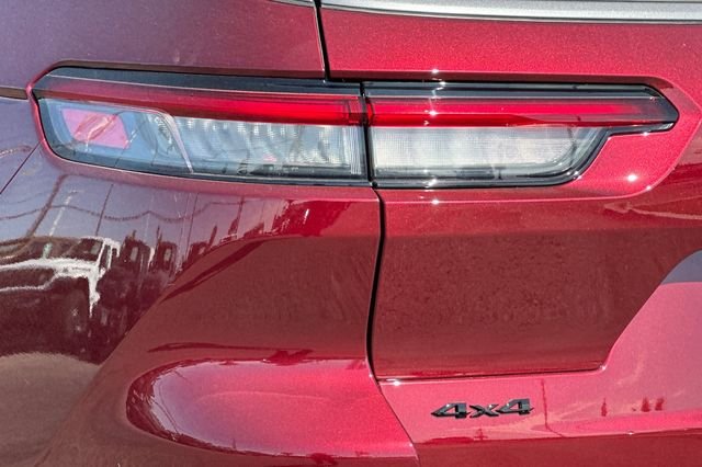 New 2026 Velvet Red Pearl-Coat Exterior Paint Jeep Laredo image 27