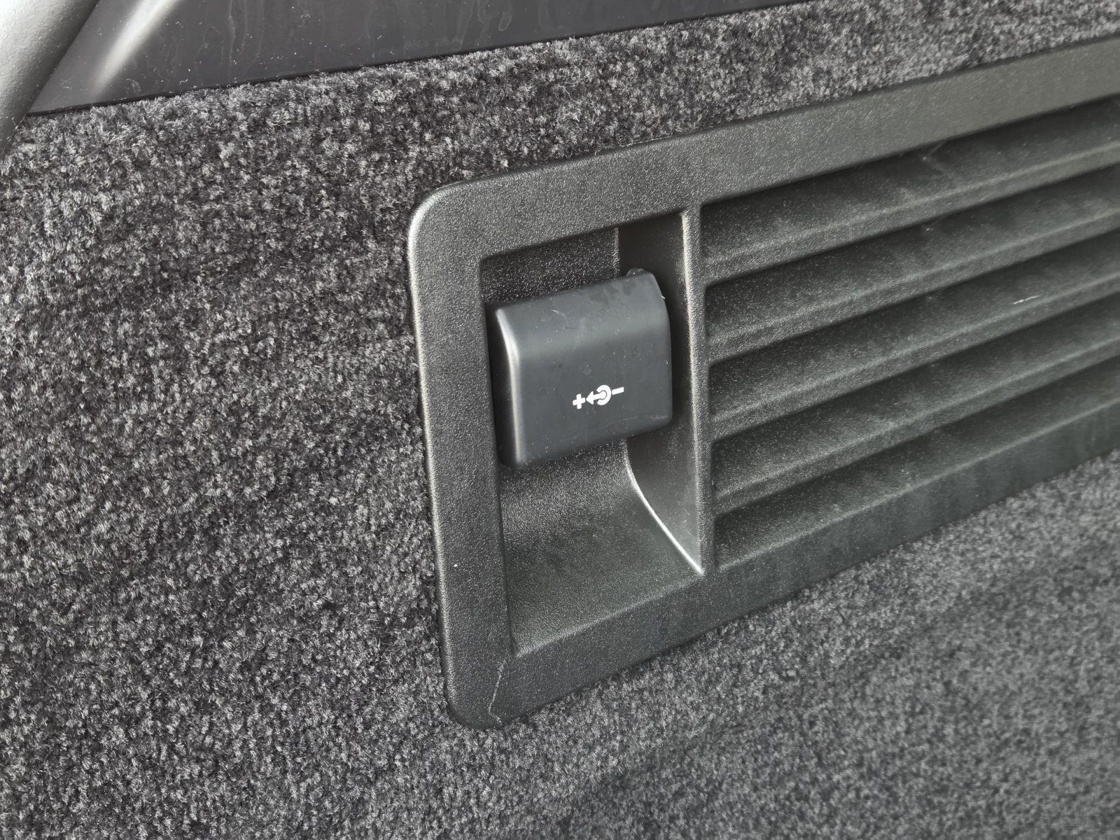 Used 2022 Santorini Black Metallic Land Rover Westminster image 15