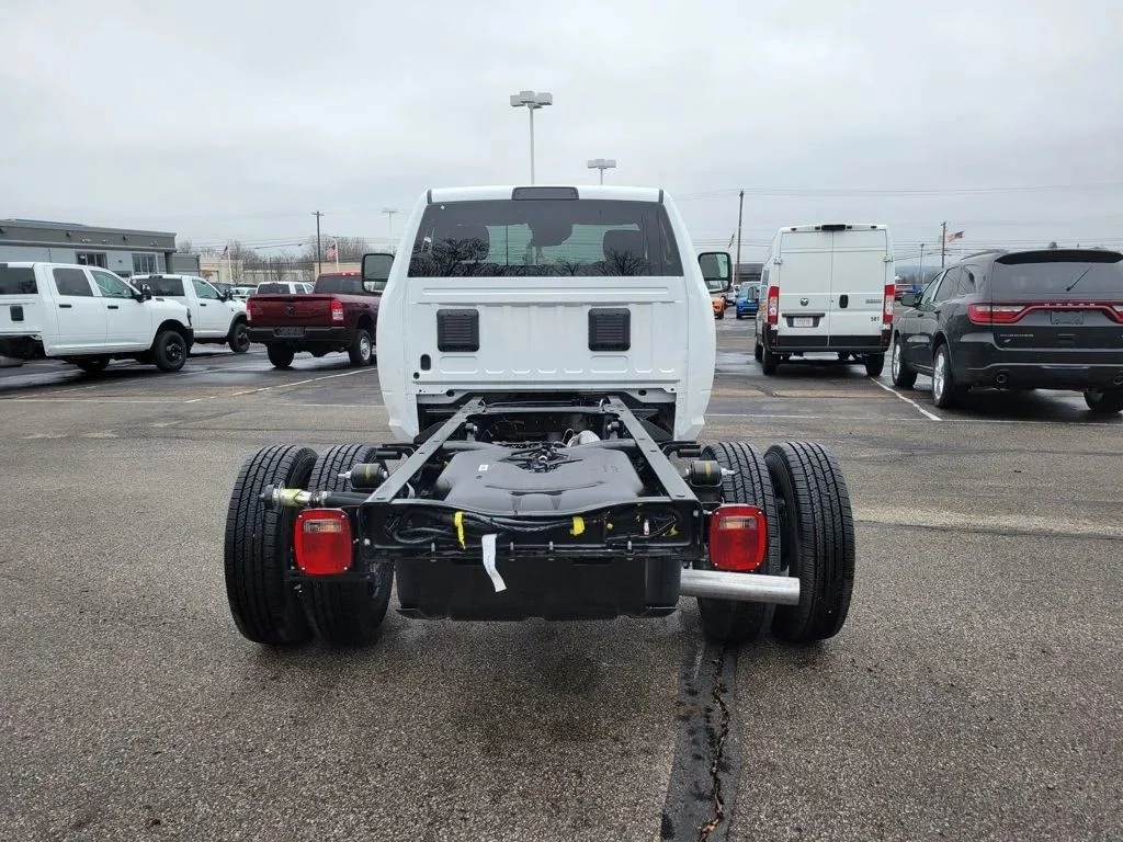 2026 RAM 3500 Chassis Tradesman - Photo 7