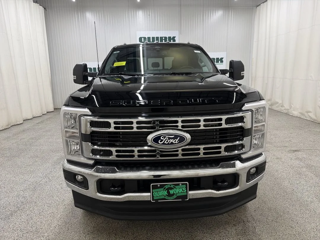 New 2027 Agate Black Metallic Ford F-250® XLT image 2