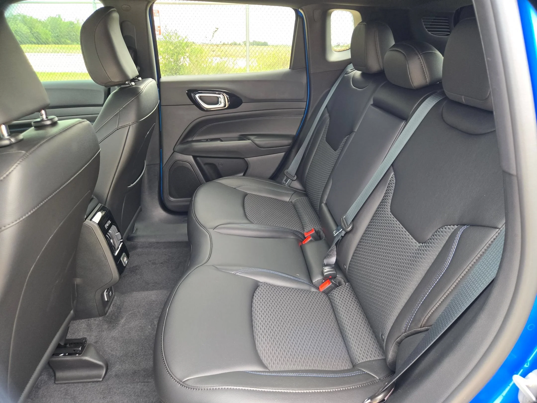 New 2026 Hydro Blue Pearlcoat Jeep Latitude image 13
