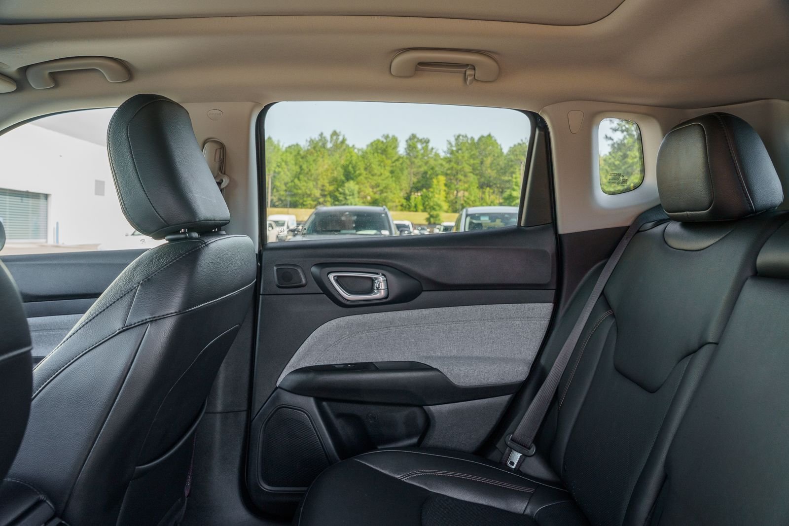 2022 Jeep Compass Latitude Lux - Photo 17