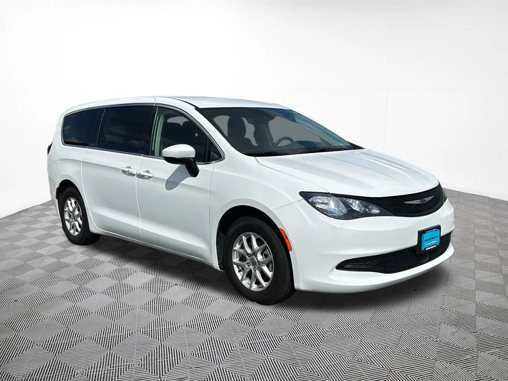 Used 2023 White Chrysler LX image 4