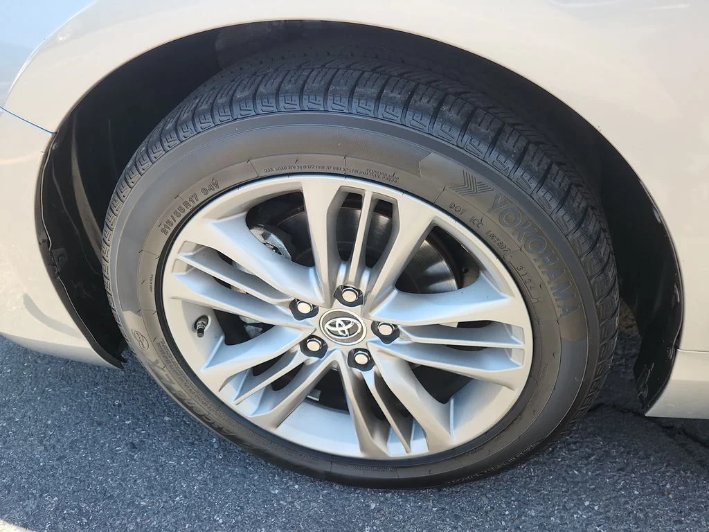 Used 2016 Silver Toyota SE image 15