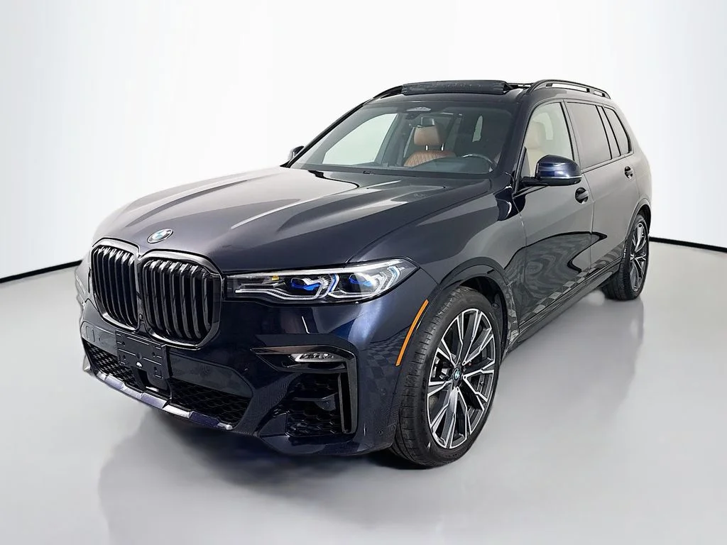 2021 BMW X7 M50i's photo