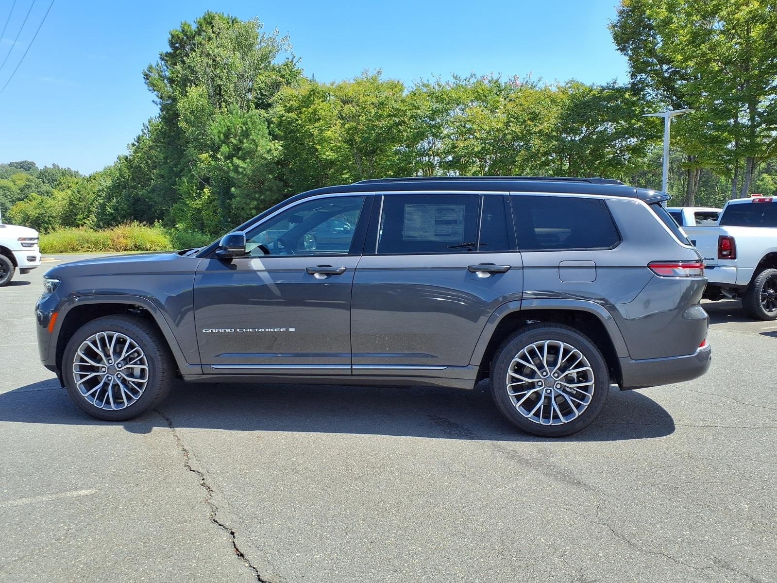 New 2026 Baltic Gray Metallic Clear-Coat Exterior Paint Jeep Summit image 3
