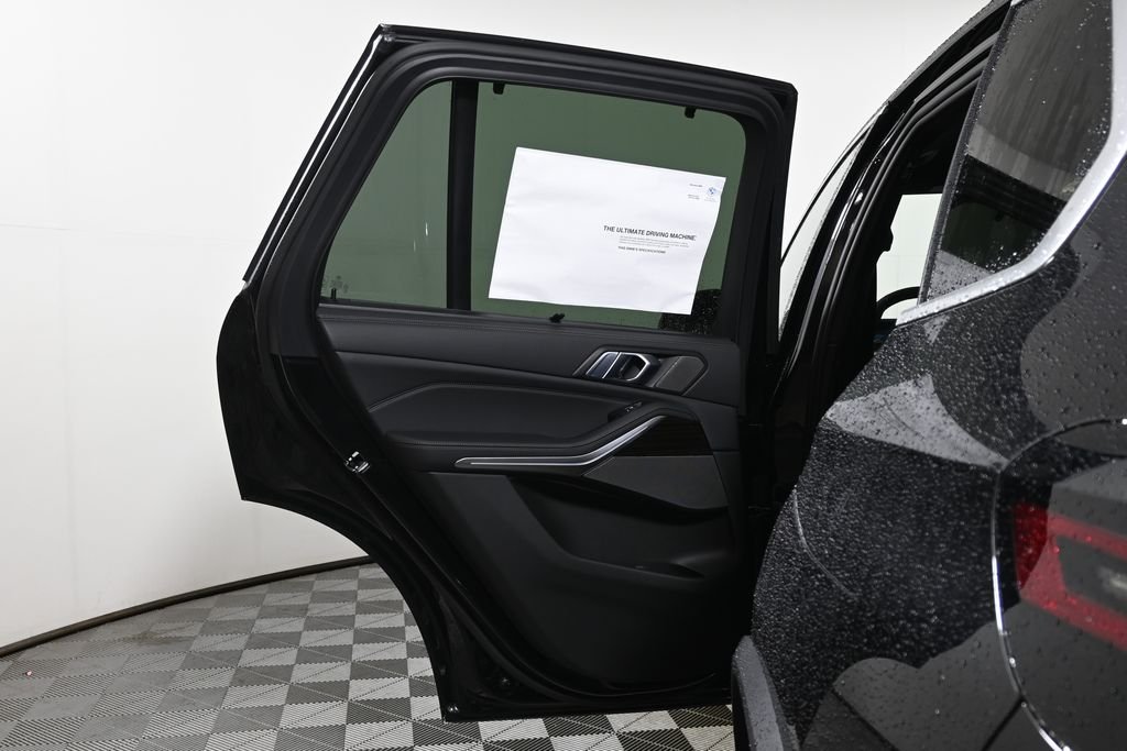 New 2026 Black Sapphire Metallic BMW xDrive40i image 31