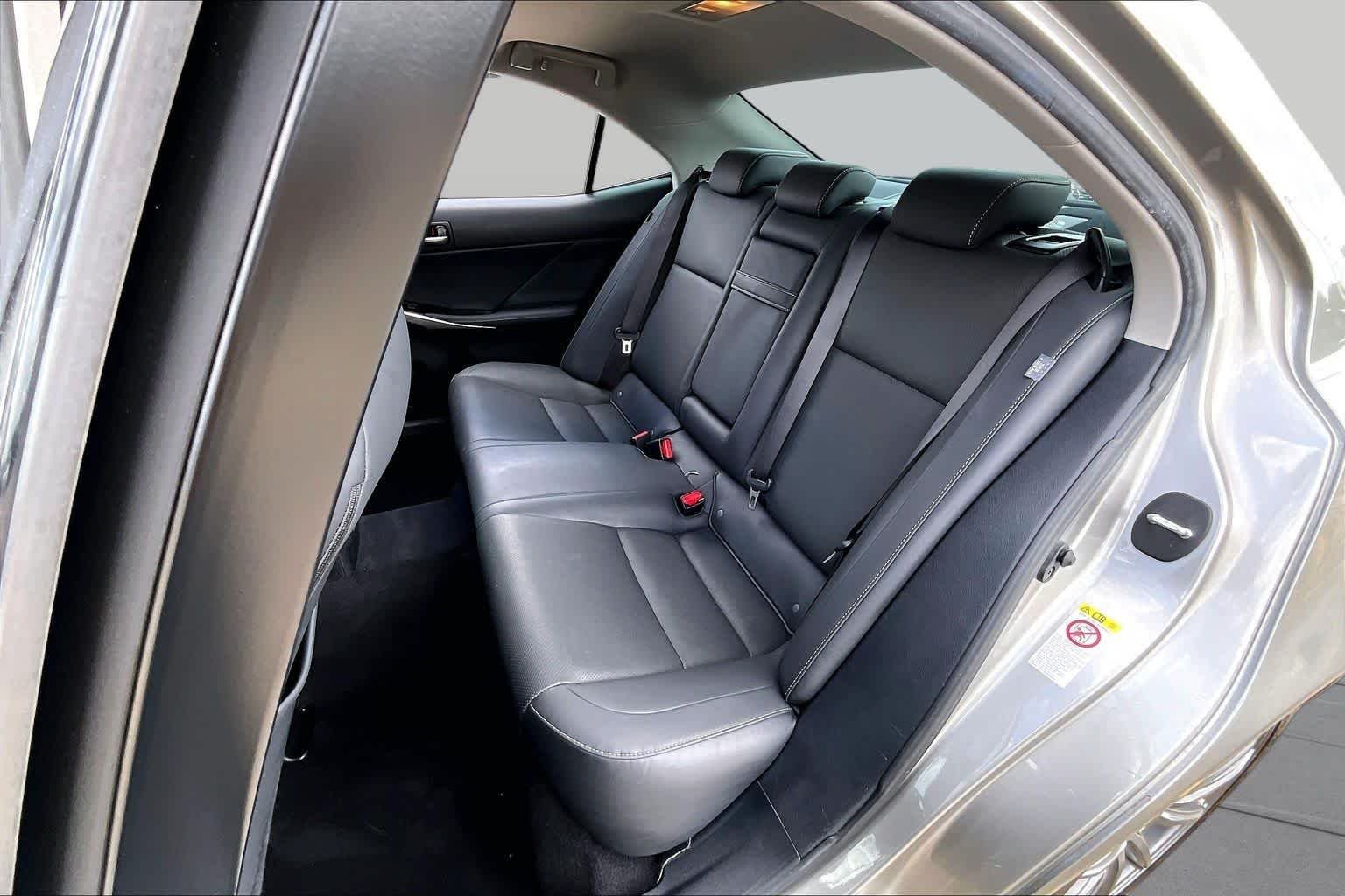 Used 2018 Atomic Silver Lexus  image 20