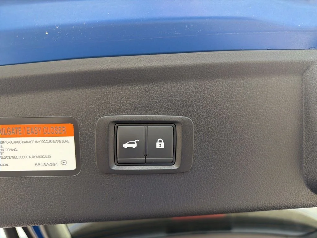 Used 2025 Blue Mitsubishi SE image 10